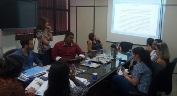 Secretária de Saúde se reúne com diabéticos para discutir bombas de insulinas